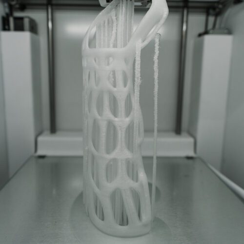3D printer creating model